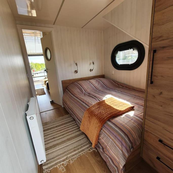 Hotel Modern, Brand New Houseboat Near Amsterdam Monnickendam Exterior foto